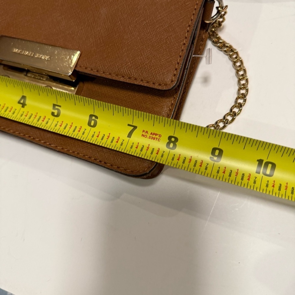 Michael Kors Tan Crossbody Bag with Gold Clasp - Picture 8 of 9